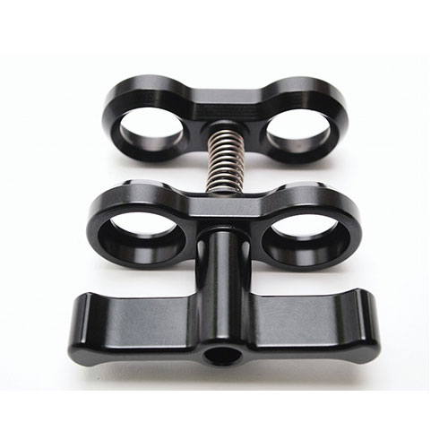 Butterfly clamp for underwater lamp arm